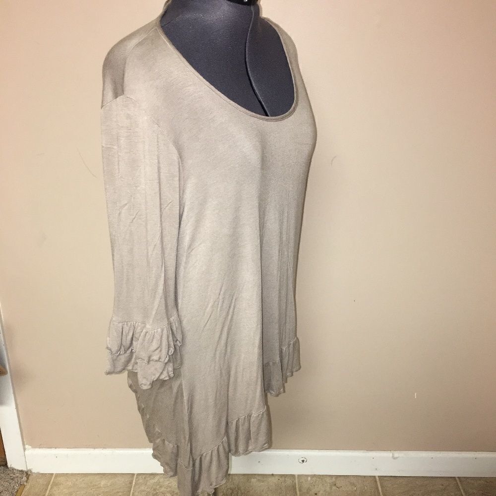 Forgotten Grace Ruffle Top size medium - Picture 3 of 5